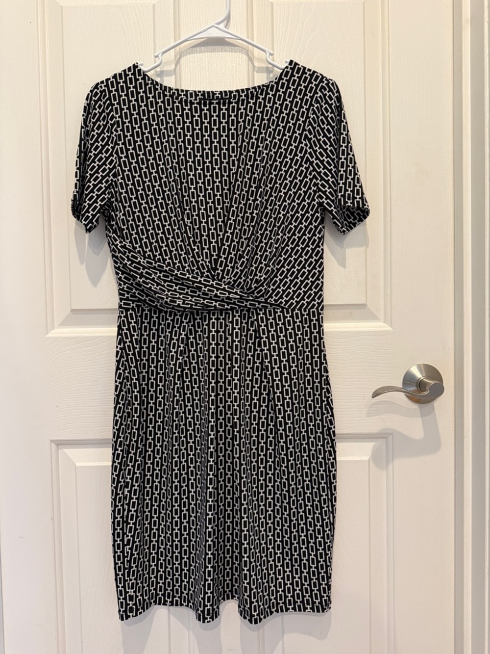 Roz & Ali Black and White Chain-Print Short Sleeve Dress